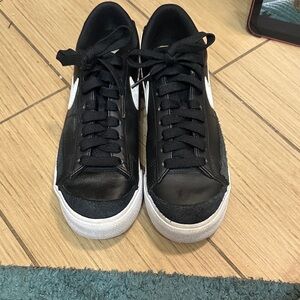 Nike Black and White Platform Low Top Blazers Athletic Shoes